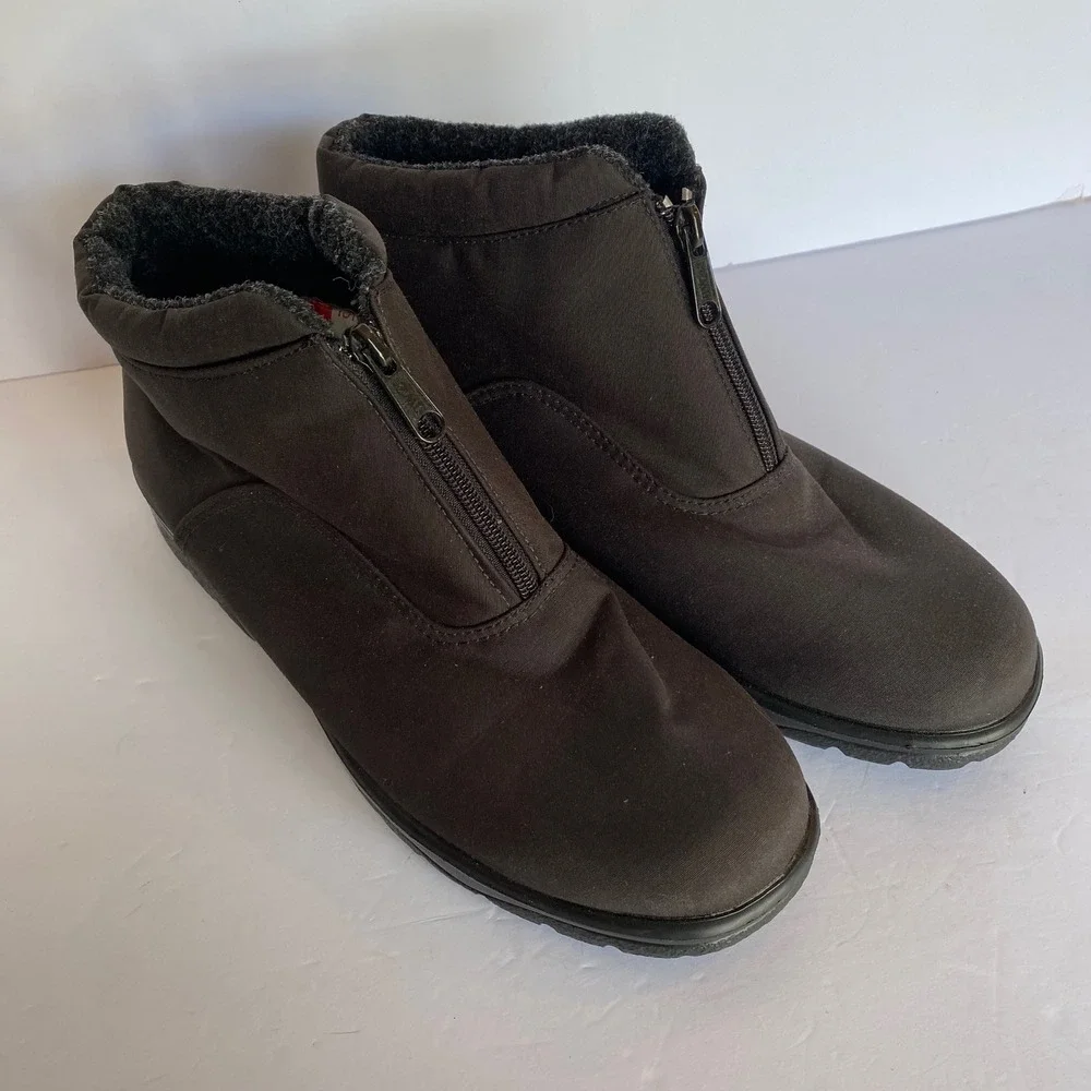Toe Warmers Ankle Boots Womens 10N Black Excellent Front Zip Made in Canada